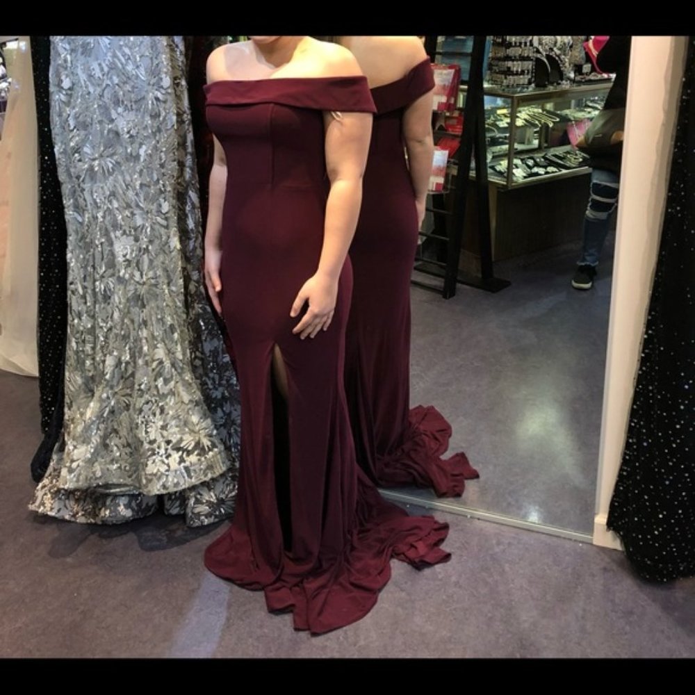 Faviana Bordeaux Jersey Off-The-Shoulder Dress - Picture 5 of 6
